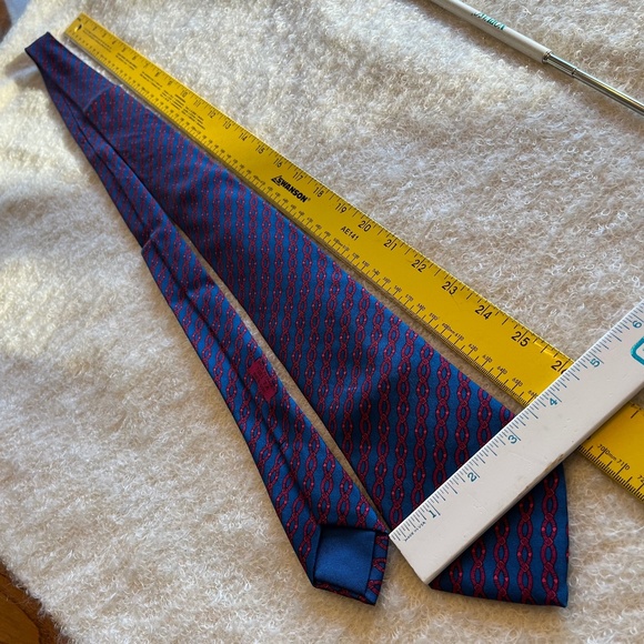 Hermès Vintage Silk Tie Blue Red Interlocking Belt Buckle Motif 100% Silk - Picture 17 of 17